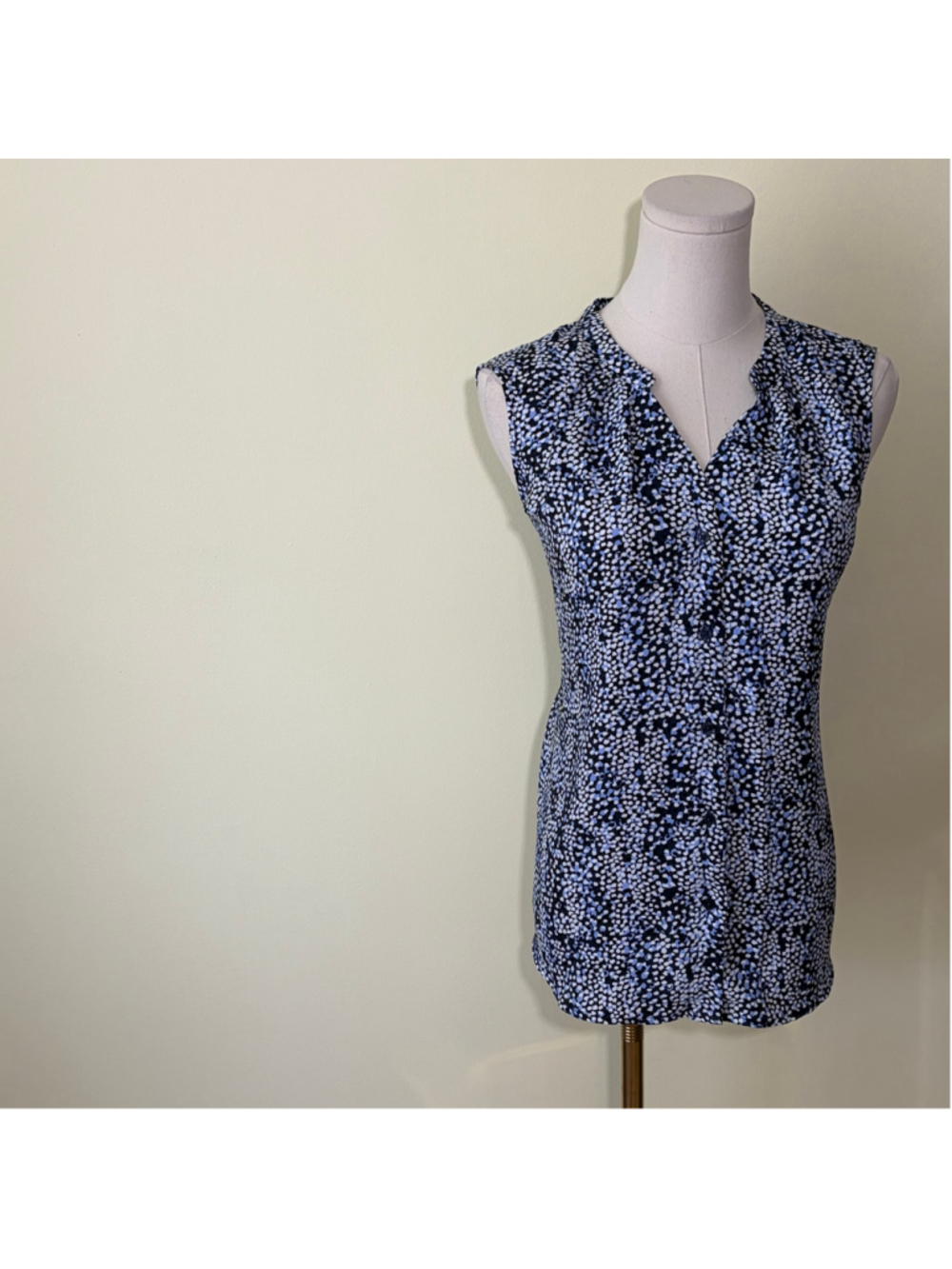 Women's Jones New York Sleeveless Blue Black V-neck Blouse, L